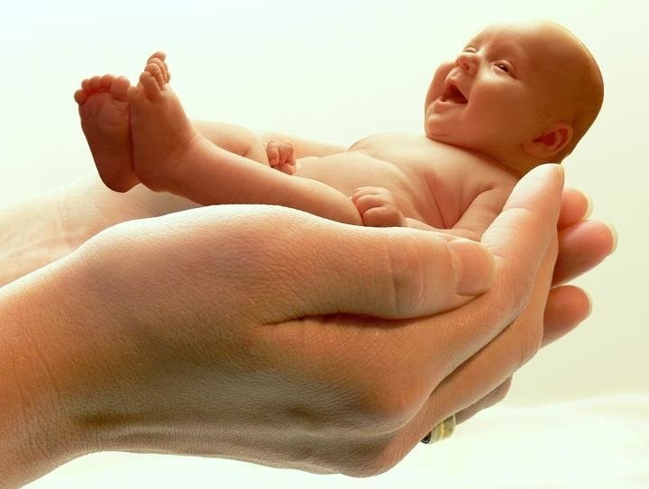 Как определить симптомы и признаки внематочной беременности на ранних сроках до задержки месячных